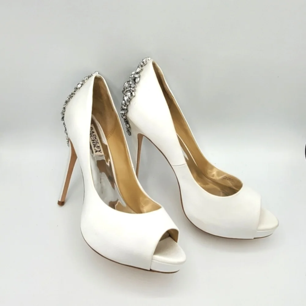 Badgley Mischka Kiara, White, NIB - Picture 2 of 13